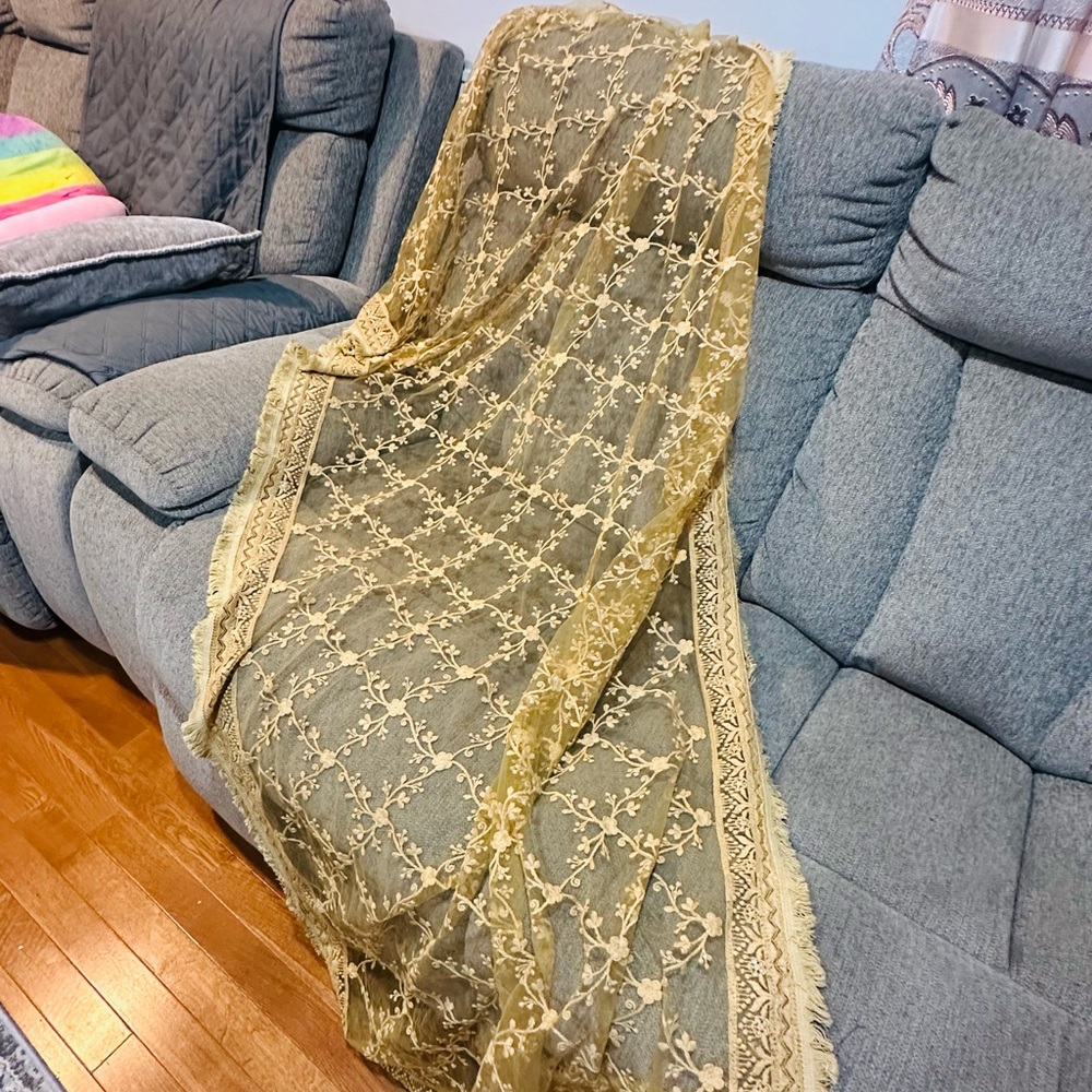 Elegant Gold Lace Indian Pakistani dupatta